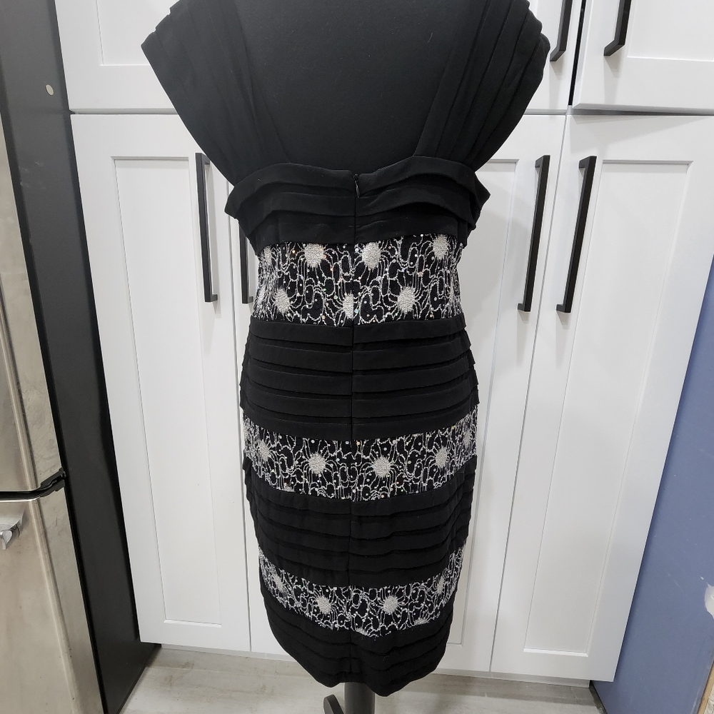 Black dress with sequin stripes - Picture 2 of 3